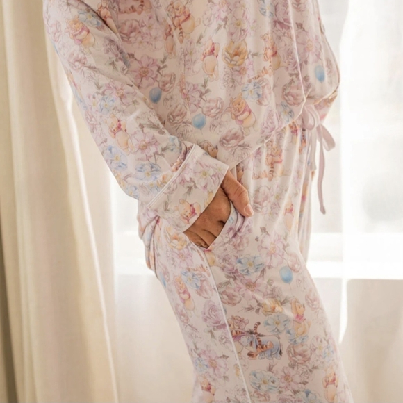 Posh Peanut Disney Winnie the Pooh Women's Luxe Pajama Set Large NIB - Picture 3 of 5